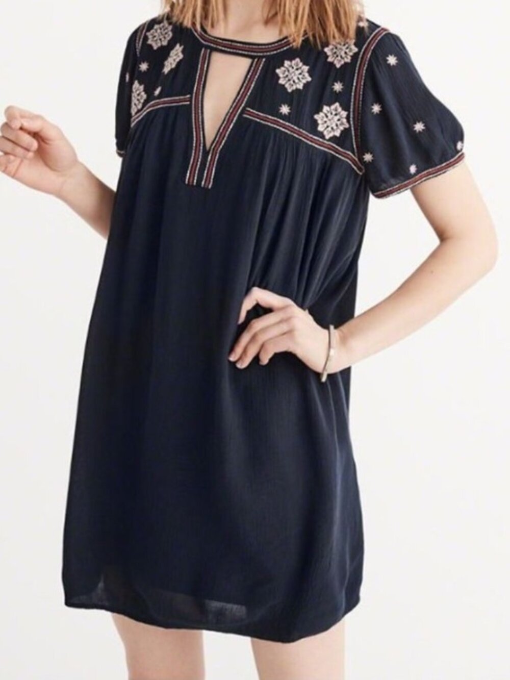 ABERCROMBIE & FITCH FLORAL EMBROIDERED DRESS (SMALL)